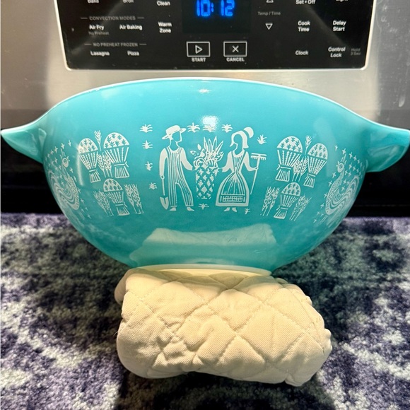 Pyrex Cream Mixing Bowl